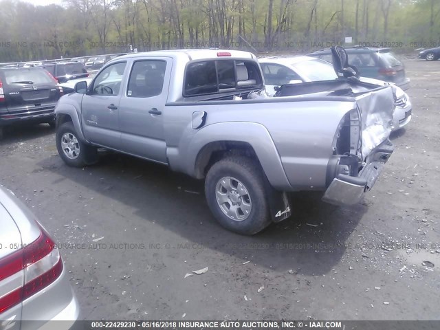 3TMMU4FN9EM063621 - 2014 TOYOTA TACOMA DOUBLE CAB LONG BED SILVER photo 3