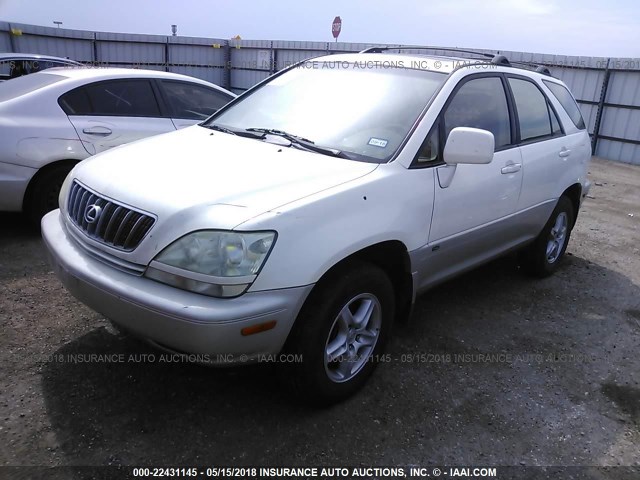 JTJGF10U620145307 - 2002 LEXUS RX 300 WHITE photo 2