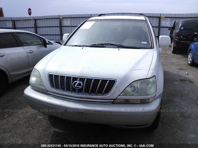 JTJGF10U620145307 - 2002 LEXUS RX 300 WHITE photo 6