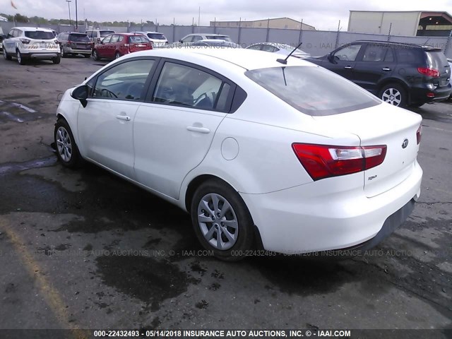 KNADM4A3XG6658841 - 2016 KIA RIO LX WHITE photo 3