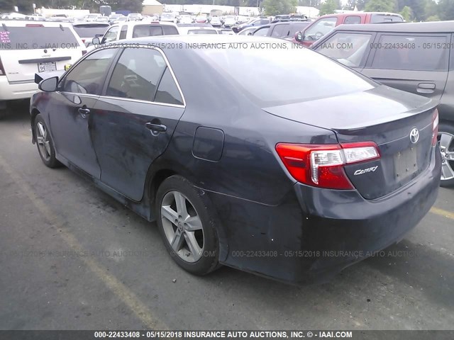4T1BF1FK4DU645640 - 2013 TOYOTA CAMRY L/SE/LE/XLE Qara foto 3