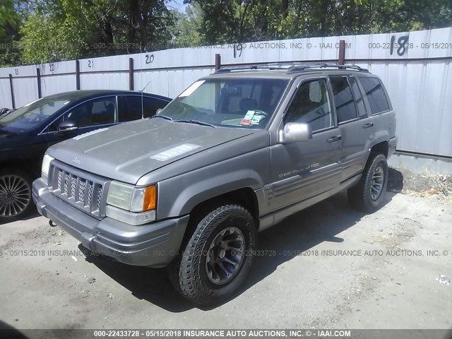 1J4GZ88Z5WC218894 - 1998 JEEP GRAND CHEROKEE LIMITED 5.9L GRAY photo 2