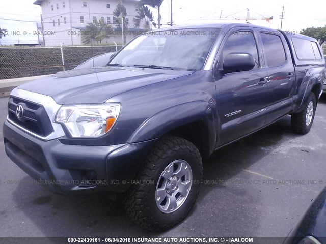 5TFMU4FNXFX027884 - 2015 TOYOTA TACOMA DOUBLE CAB LONG BED GRAY photo 2