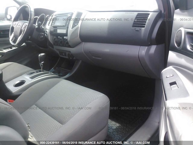 5TFMU4FNXFX027884 - 2015 TOYOTA TACOMA DOUBLE CAB LONG BED GRAY photo 5