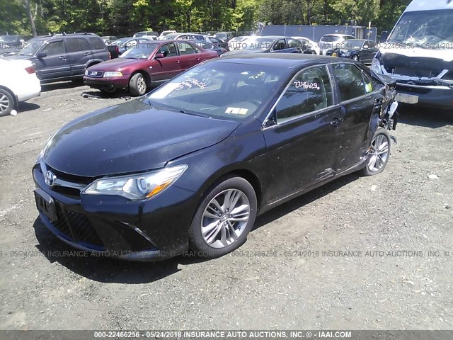 4T1BF1FK0GU182626 - 2016 TOYOTA CAMRY LE/XLE/SE/XSE BLACK photo 2