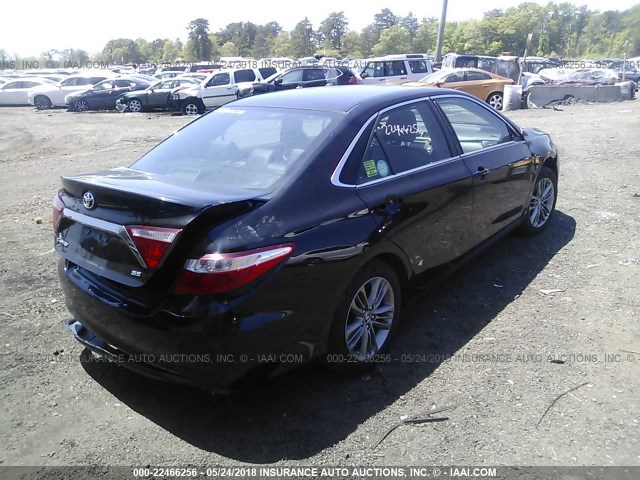 4T1BF1FK0GU182626 - 2016 TOYOTA CAMRY LE/XLE/SE/XSE BLACK photo 4