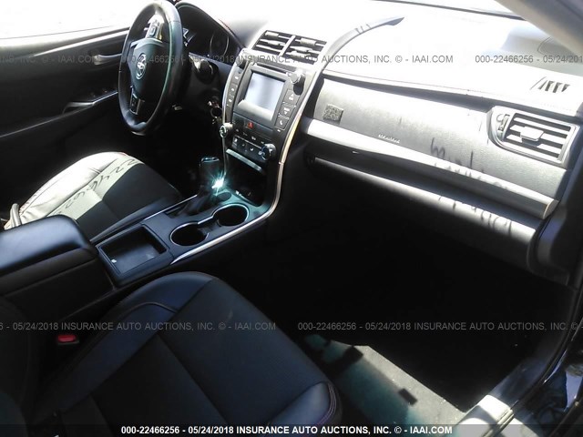4T1BF1FK0GU182626 - 2016 TOYOTA CAMRY LE/XLE/SE/XSE BLACK photo 5