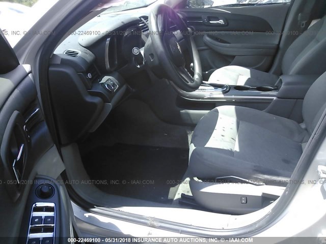 1G11B5SA7DF184205 - 2013 CHEVROLET MALIBU LS 银色 照片 5