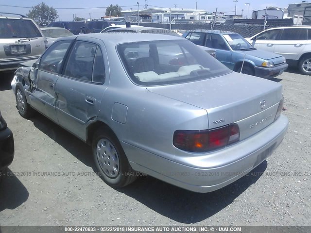 JT2BG12K6T0396862 - 1996 TOYOTA CAMRY DX/LE/XLE SILVER photo 3