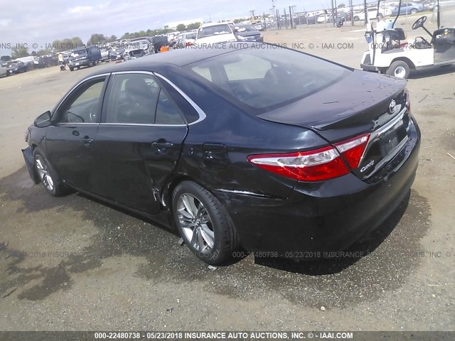 4T1BF1FK2GU194762 - 2016 TOYOTA CAMRY LE/XLE/SE/XSE BLUE photo 3