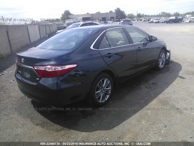 4T1BF1FK2GU194762 - 2016 TOYOTA CAMRY LE/XLE/SE/XSE BLUE photo 4