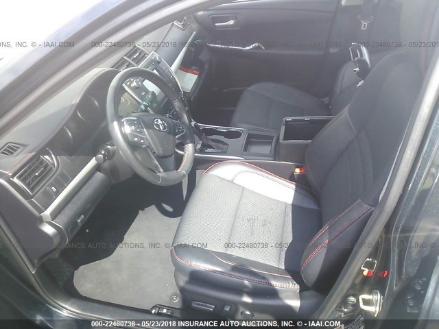 4T1BF1FK2GU194762 - 2016 TOYOTA CAMRY LE/XLE/SE/XSE BLUE photo 5