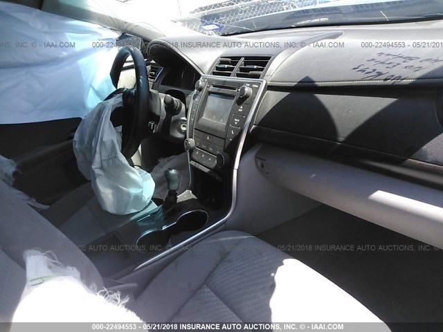 4T4BF1FK9GR538349 - 2016 TOYOTA CAMRY LE/XLE/SE/XSE GRAY photo 5