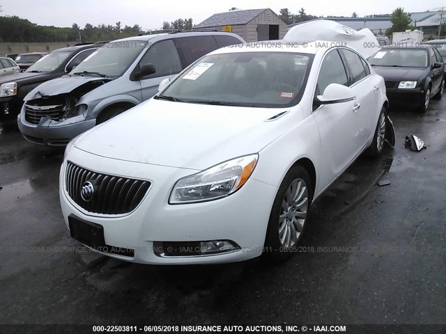 2G4GS5EV4D9157371 - 2013 BUICK REGAL PREMIUM WHITE photo 2