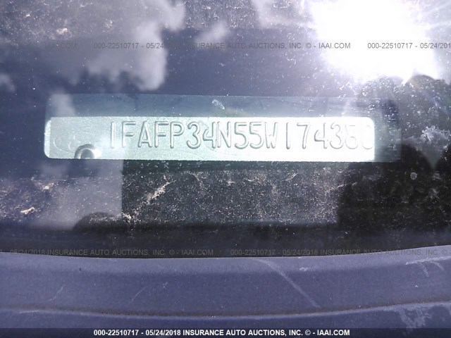 1FAFP34N55W174380 - 2005 FORD FOCUS ZX4 SILVER photo 9