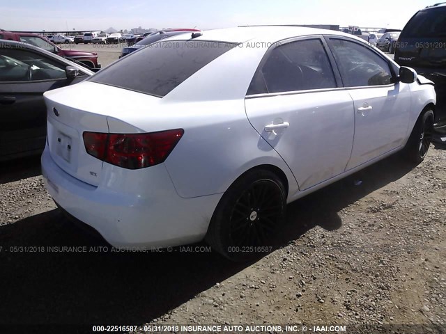 KNAFU4A2XC5531572 - 2012 KIA FORTE EX WHITE photo 4