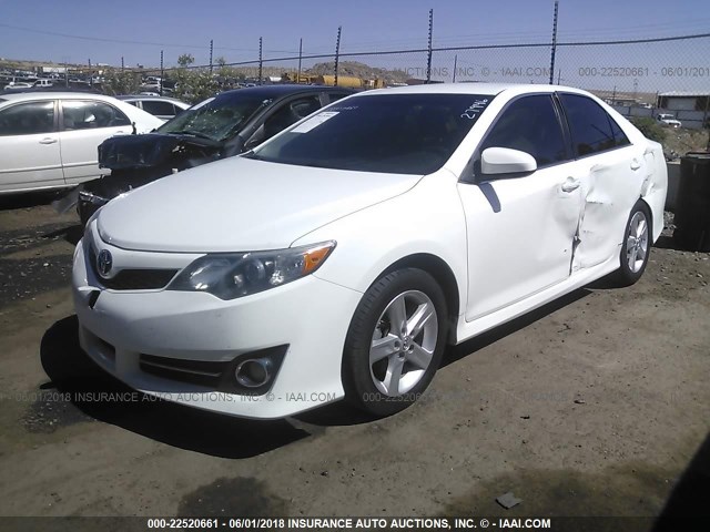 4T1BF1FK3EU333889 - 2014 TOYOTA CAMRY L/SE/LE/XLE 白色 照片 2