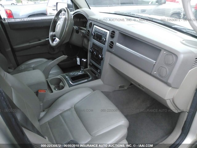 1J8HG48K08C101649 - 2008 JEEP COMMANDER SPORT BEIGE photo 5