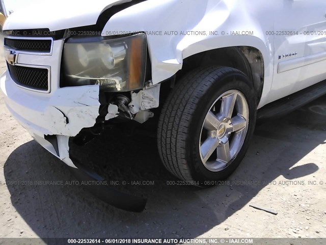 1GNFK13097R241641 - 2007 CHEVROLET TAHOE K1500 WHITE photo 6