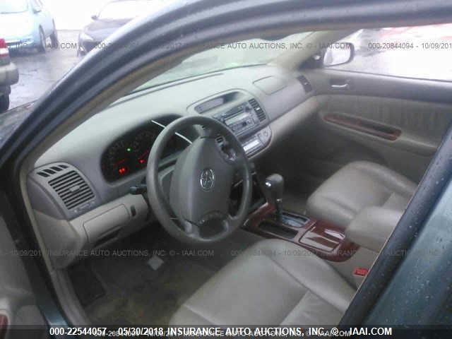 4T1BE30K55U087953 - 2005 TOYOTA CAMRY LE/XLE/SE GREEN photo 5