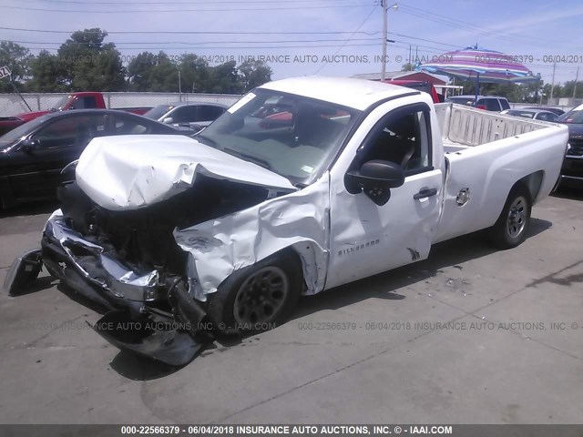 1GCPCPEA3AZ179163 - 2010 CHEVROLET SILVERADO C1500 WHITE photo 2