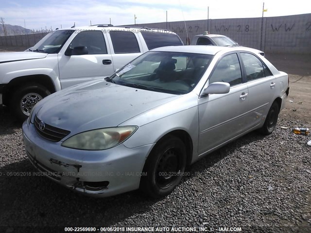 JTDBE32K540248258 - 2004 TOYOTA CAMRY LE/XLE 银色 照片 2