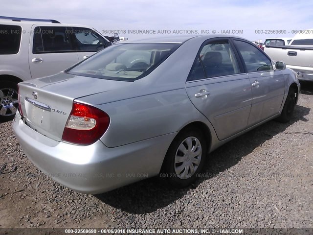 JTDBE32K540248258 - 2004 TOYOTA CAMRY LE/XLE 银色 照片 4