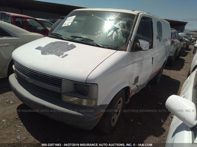 1GCDM19XX3B115998 - 2003 CHEVROLET ASTRO WHITE photo 2