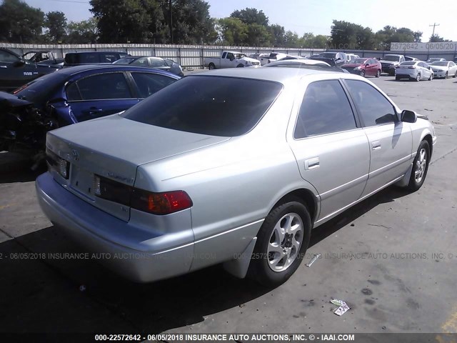JT2BF22K410328016 - 2001 TOYOTA CAMRY CE/LE/XLE SILVER photo 4
