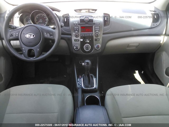 KNAFU4A24D5716153 - 2013 KIA FORTE EX RED photo 5