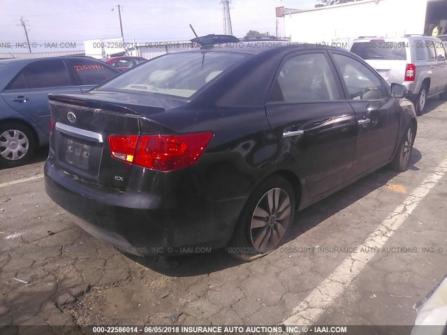 KNAFU4A27D5700951 - 2013 KIA FORTE EX BLACK photo 4