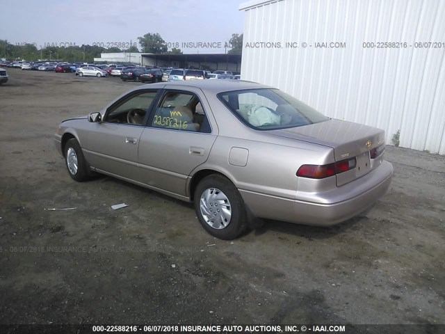 4T1BG22K6WU218763 - 1998 TOYOTA CAMRY CE/LE/XLE GOLD photo 3