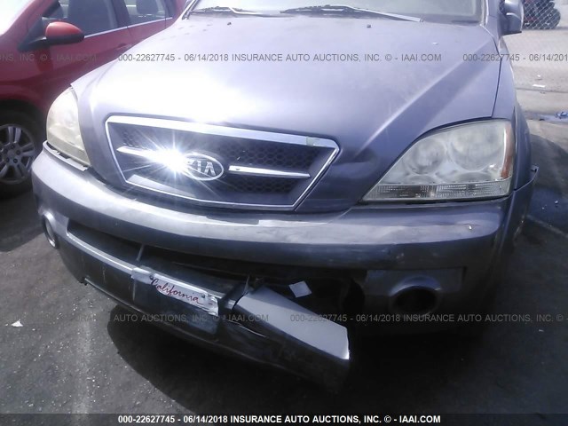 KNDJD733545318308 - 2004 KIA SORENTO EX/LX GRAY photo 6