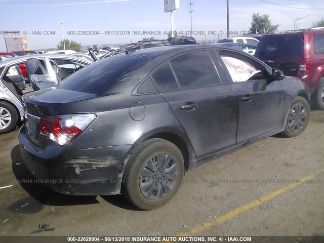 1G1PA5SH7E7403959 - 2014 CHEVROLET CRUZE LS GRAY photo 4