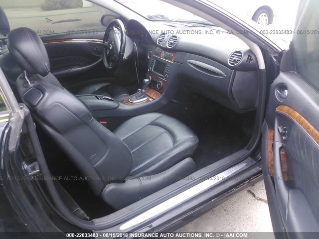 WDBTK72F37T077969 - 2007 MERCEDES-BENZ CLK 550 BLACK photo 5