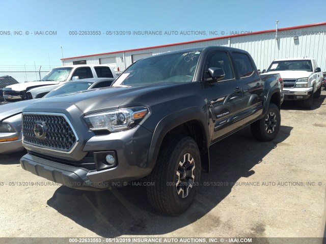 3TMCZ5AN1JM122262 - 2018 TOYOTA TACOMA DBL CAB/SR/TRDSPT/OR/PRO GRAY photo 2