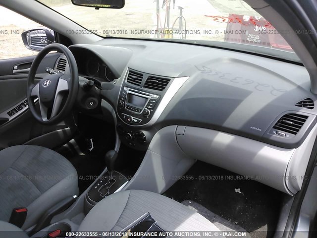 KMHCT4AE2GU016656 - 2016 HYUNDAI ACCENT SE SILVER photo 5