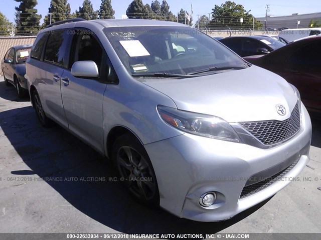 5TDXZ3DC0HS776485 - 2017 TOYOTA SIENNA SE SILVER photo 1