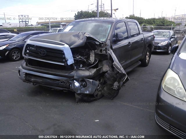 5TFDV54177X026678 - 2007 TOYOTA TUNDRA CREWMAX SR5 BROWN photo 2