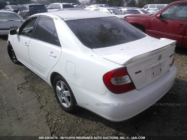 JTDBF30K720006388 - 2002 TOYOTA CAMRY LE/XLE/SE WHITE photo 3