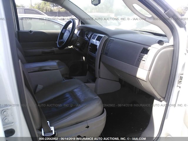 1D4HD58D64F212385 - 2004 DODGE DURANGO LIMITED WHITE photo 5