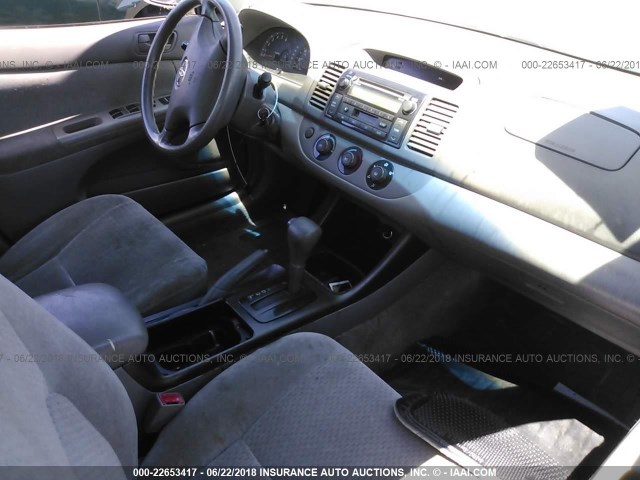 JTDBE32K120135758 - 2002 TOYOTA CAMRY LE/XLE/SE GRAY photo 5