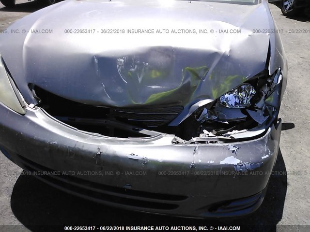 JTDBE32K120135758 - 2002 TOYOTA CAMRY LE/XLE/SE GRAY photo 6