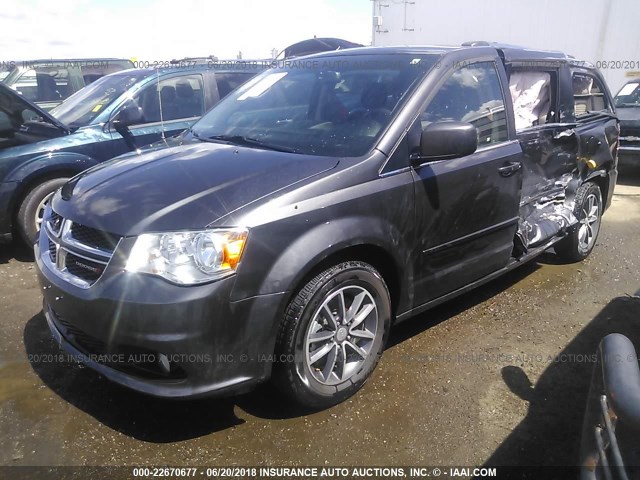 2C4RDGCG6HR713628 - 2017 DODGE GRAND CARAVAN SXT GRAY photo 2