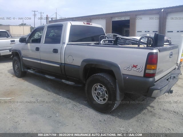 1GTHK23U56F179665 - 2006 GMC SIERRA K2500 HEAVY DUTY SILVER photo 3