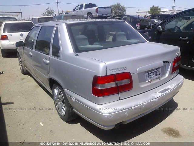 YV1LS5574W1523304 - 1998 VOLVO S70 SILVER photo 3