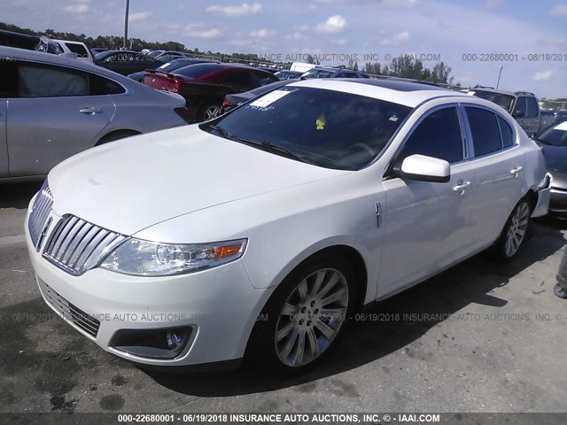 1LNHL9DR8AG611695 - 2010 LINCOLN MKS WHITE photo 2