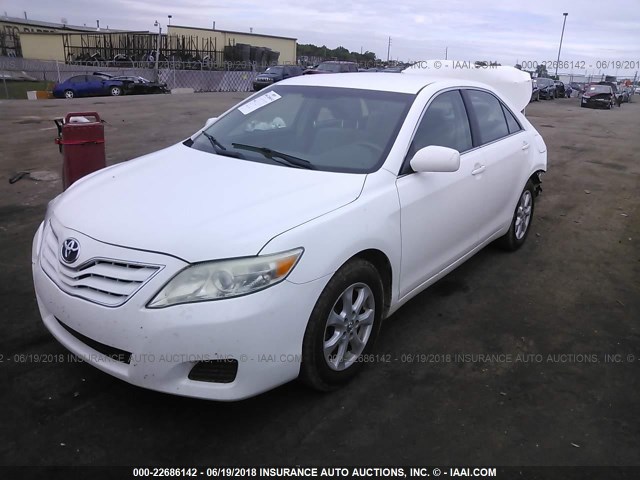 4T4BF3EK5AR067787 - 2010 TOYOTA CAMRY SE/LE/XLE WHITE photo 2