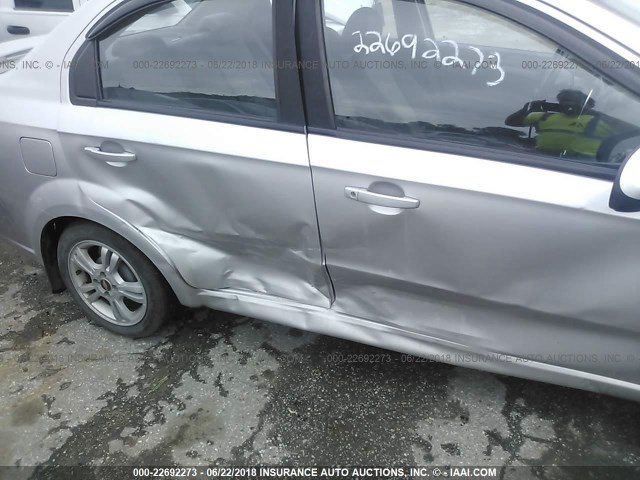 KL1TD566X8B206749 - 2008 CHEVROLET AVEO LS SILVER photo 6