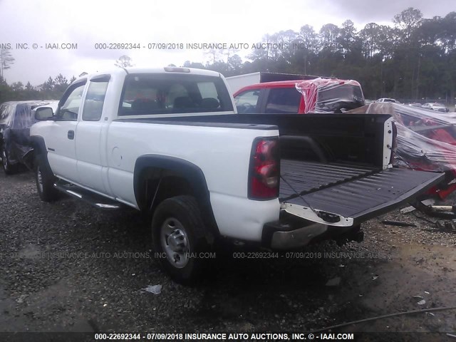 1GCHC29U35E231836 - 2005 CHEVROLET SILVERADO C2500 HEAVY DUTY WHITE photo 3